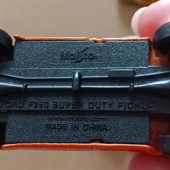 EUC 9 toy vehicles Maisto, Hot Wheels, & Matchbox cars pickups coupes, some VTG - Picture 7 of 15